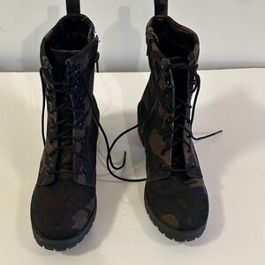 Camouflage Lace-Up Women's Boots